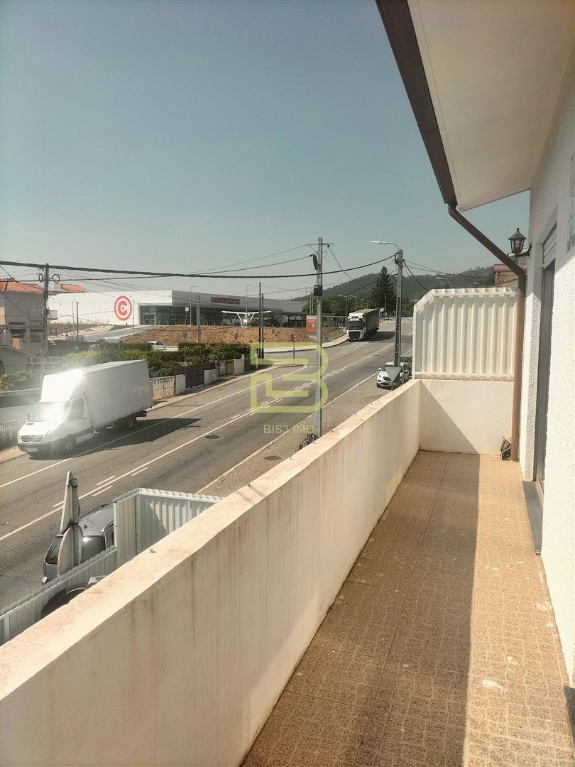 Apresentamos moradia independente T3, com sótão transformado em suite em São Pedro da Cova, Gondomar