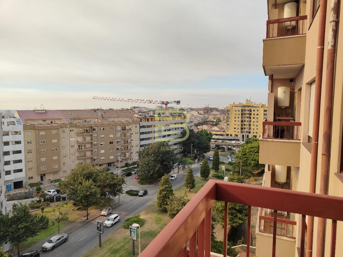 T1 à Avenida Fernão de Magalhães - Porto