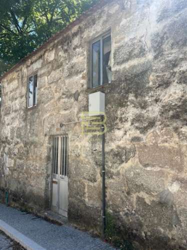 CASA em PEDRA com TERRENO para RECUPERAR ao Seu Gosto!