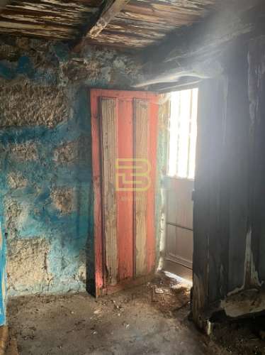 CASA em PEDRA com TERRENO para RECUPERAR ao Seu Gosto!