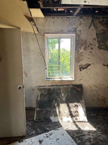 CASA em PEDRA com TERRENO para RECUPERAR ao Seu Gosto!