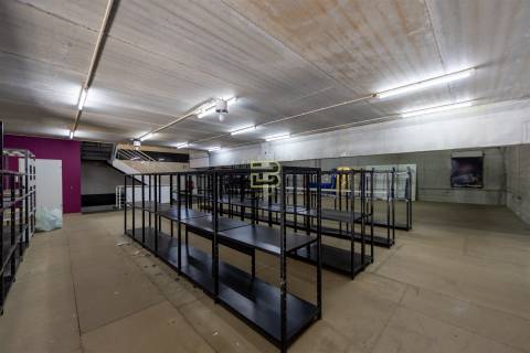 ARMAZÉM com 374m², para ARRENDAMENTO, na ZONA INDÚSTRIAL de ERMESINDE