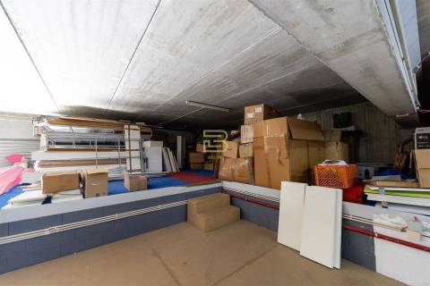 ARMAZÉM com 374m², para ARRENDAMENTO, na ZONA INDÚSTRIAL de ERMESINDE