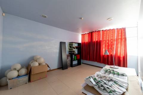 ARMAZÉM com 374m², para ARRENDAMENTO, na ZONA INDÚSTRIAL de ERMESINDE