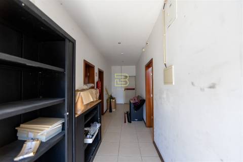 ARMAZÉM com 374m², para ARRENDAMENTO, na ZONA INDÚSTRIAL de ERMESINDE