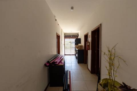 ARMAZÉM com 374m², para ARRENDAMENTO, na ZONA INDÚSTRIAL de ERMESINDE