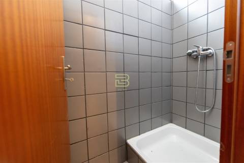 ARMAZÉM com 374m², para ARRENDAMENTO, na ZONA INDÚSTRIAL de ERMESINDE