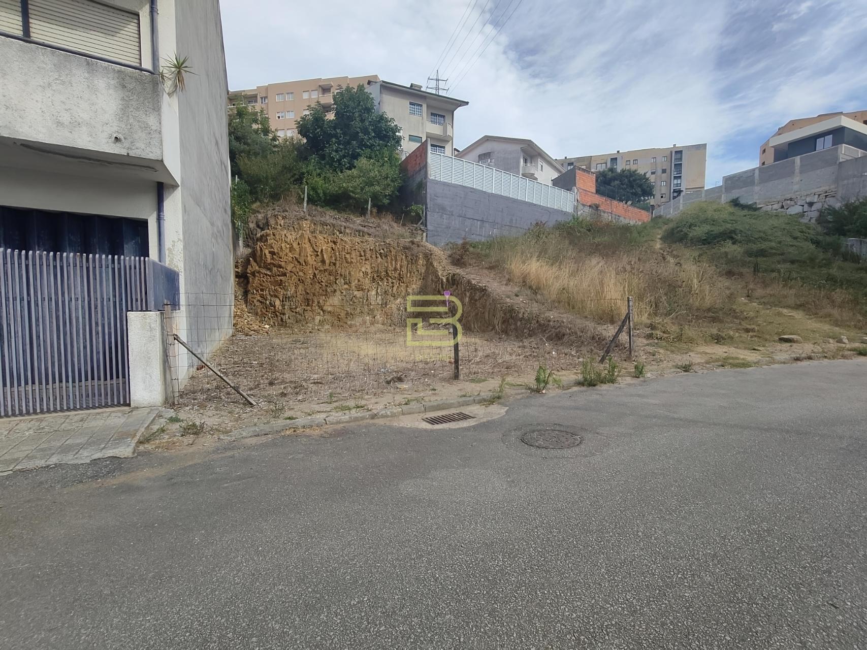 LOTE para CONSTRUÇÃO de MORADIA de 2 FRENTES em Gondomar