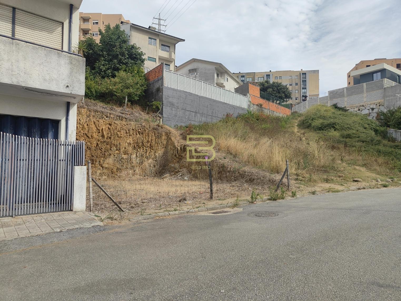 LOTE para CONSTRUÇÃO de MORADIA de 2 FRENTES em Gondomar