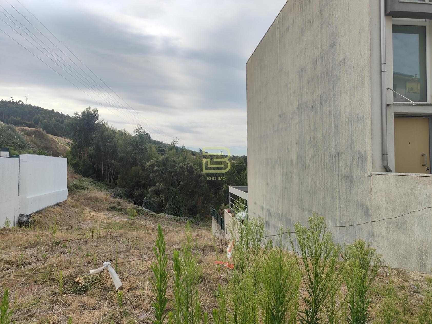 LOTE para CONSTRUÇÃO de MORADIA de 3 FRENTES