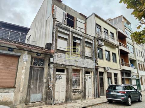Prédio com projeto aprovado e licença de obras, na primeira linha do Rio Douro, Bonfim, Porto