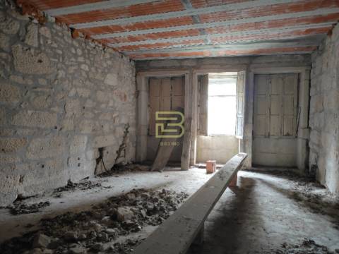 Prédio com projeto aprovado e licença de obras, na primeira linha do Rio Douro, Bonfim, Porto