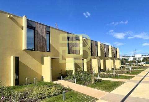 Moradia V3 de luxo no coração de Vilamoura