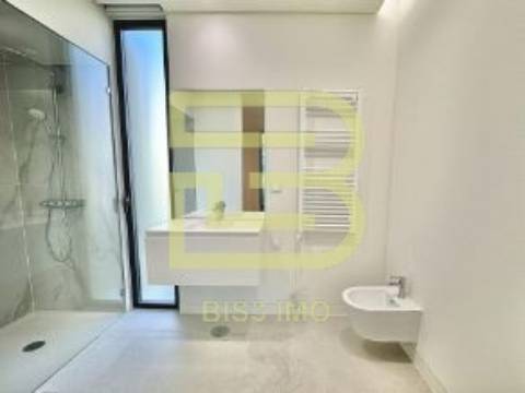 Moradia V3 de luxo no coração de Vilamoura