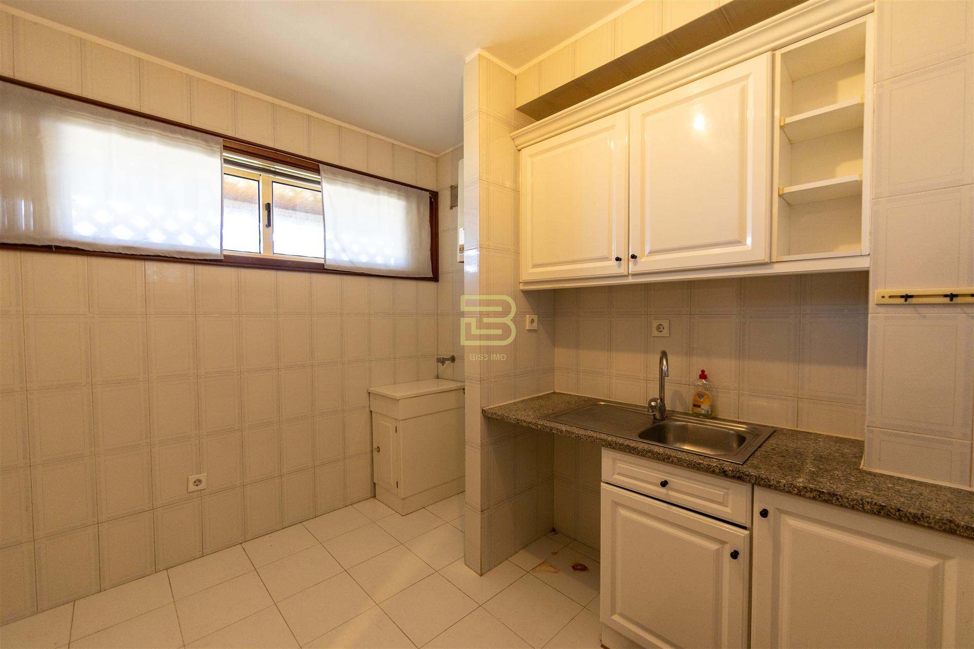 T1+1 + SÓTÃO – PRIMEIRA LINHA DE PRAIA – AGUDELA