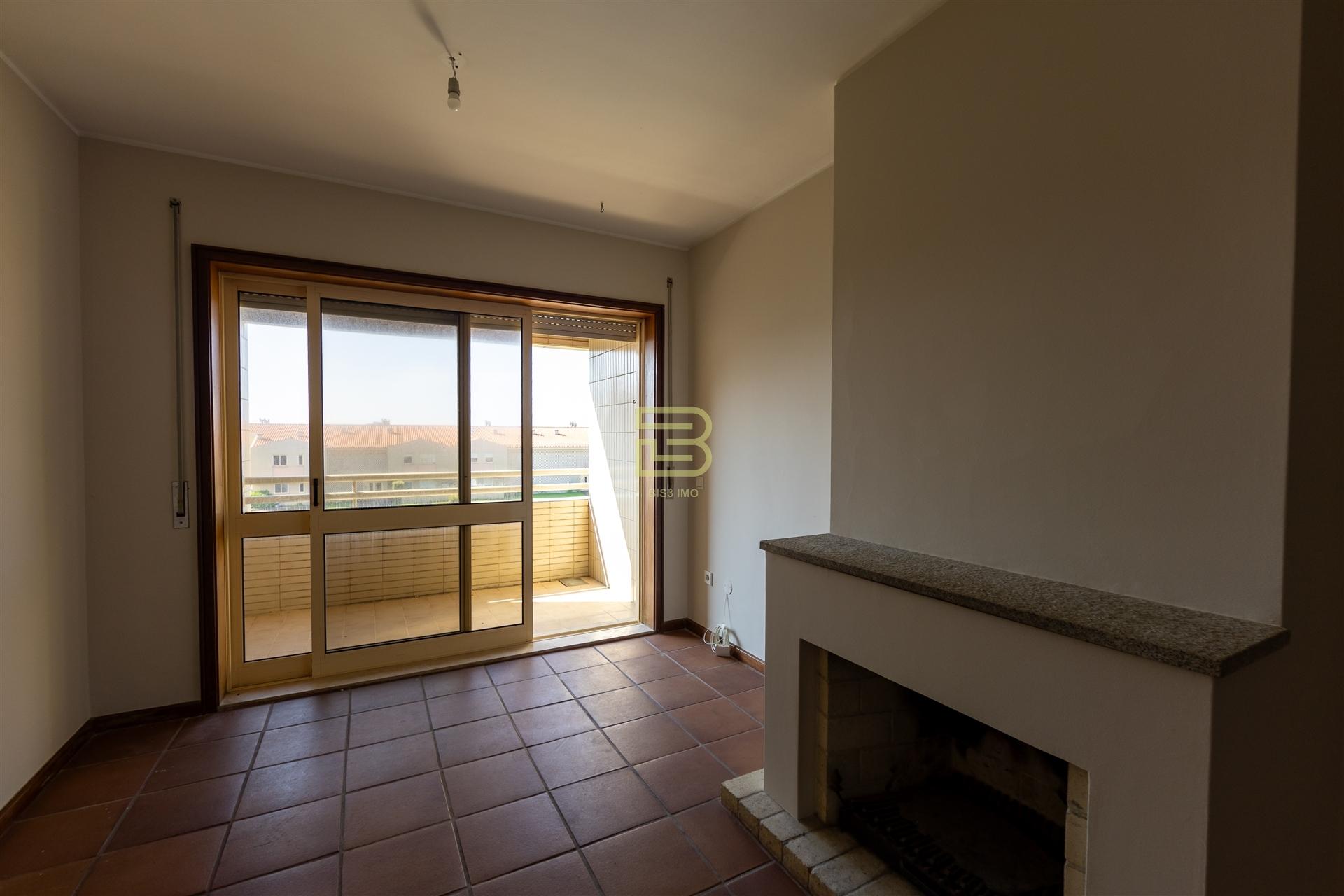 T1+1 + SÓTÃO – PRIMEIRA LINHA DE PRAIA – AGUDELA