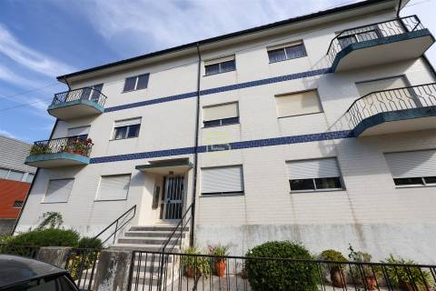 Apartamento T3 com GARAGEM junto á estação de RIO TINTO