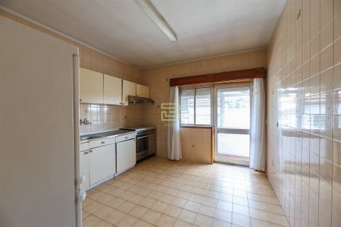 Apartamento T3 com GARAGEM junto á estação de RIO TINTO