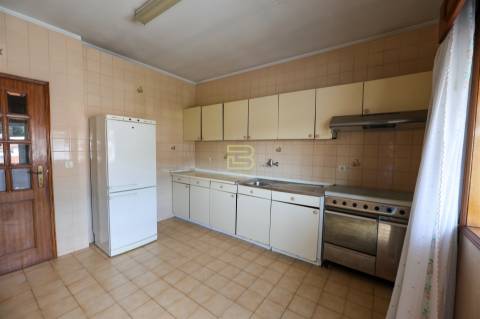 Apartamento T3 com GARAGEM junto á estação de RIO TINTO