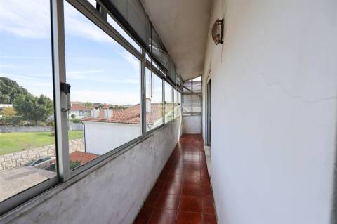 Apartamento T3 com GARAGEM junto á estação de RIO TINTO