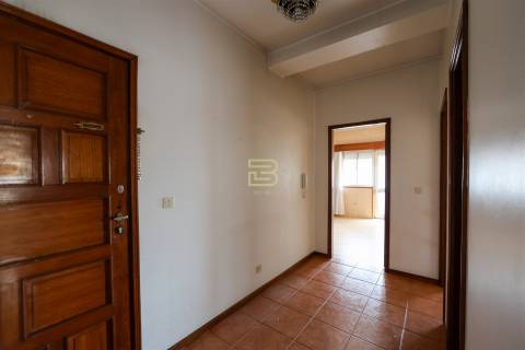 Apartamento T3 com GARAGEM junto á estação de RIO TINTO