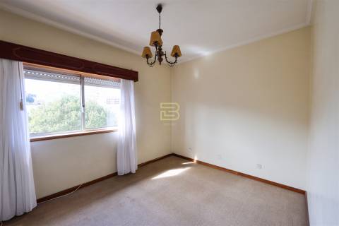 Apartamento T3 com GARAGEM junto á estação de RIO TINTO