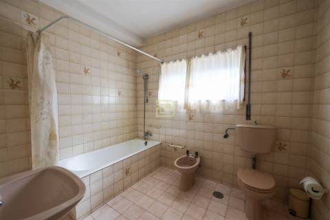 Apartamento T3 com GARAGEM junto á estação de RIO TINTO