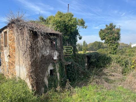 Casa em Xisto para Recuperar em Sobreira – Paredes | 25 min do Porto