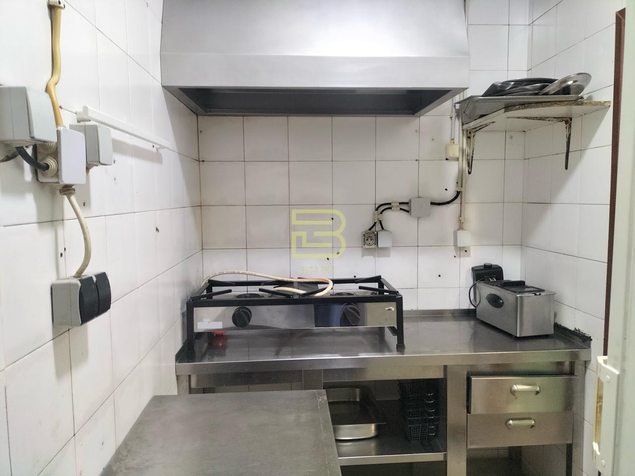 Espaço comercial, com 77 m², situado no centro de Valongo