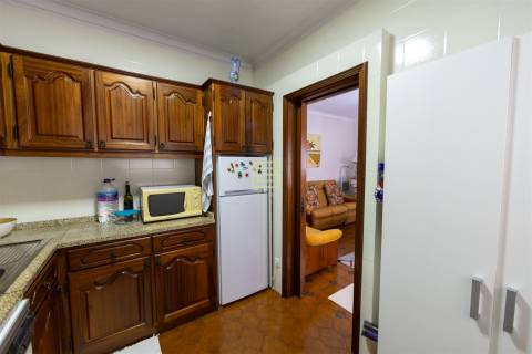 Moradia Familiar ,T4 em Vilar do Paraíso — Espaço, Conforto e Jardim