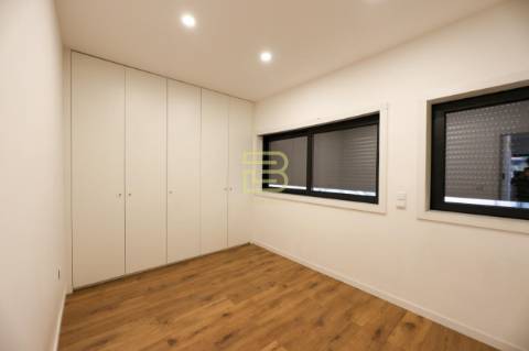 Andar moradia T2 remodelado  para arrendamento em Rio Tinto