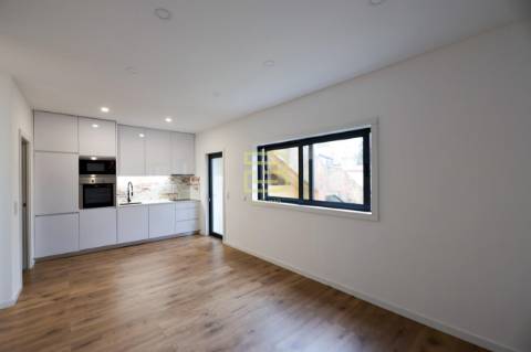 Andar moradia T2 remodelado  para arrendamento em Rio Tinto