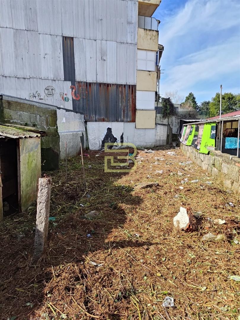 Moradia para remodelação integral com PIP aprovado em Ramalde, Porto