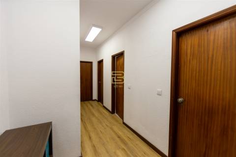 Apartamento T3, no centro de Rio Tinto, com 2 frentes, varandas, equipado  mobilado, para arrendar.