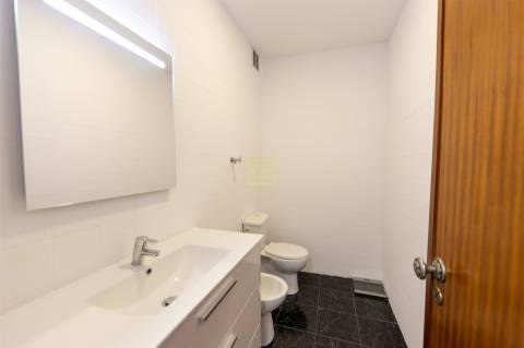 Apartamento T3, no centro de Rio Tinto, com 2 frentes, varandas, equipado  mobilado, para arrendar.