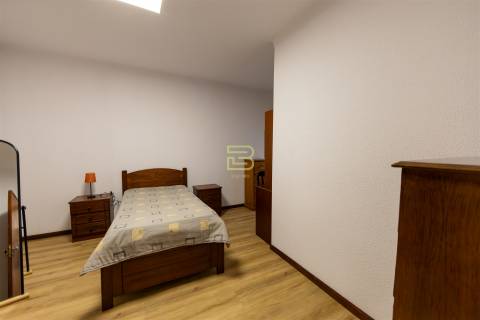 Apartamento T3, no centro de Rio Tinto, com 2 frentes, varandas, equipado  mobilado, para arrendar.