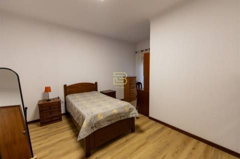 Apartamento T3, no centro de Rio Tinto, com 2 frentes, varandas, equipado  mobilado, para arrendar.