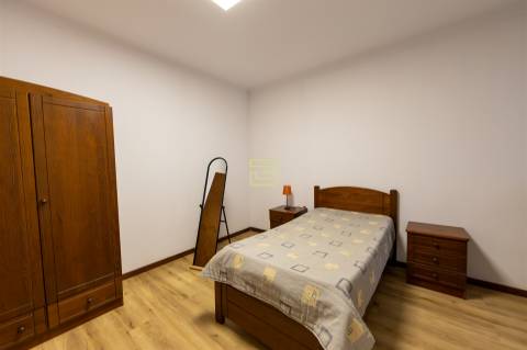 Apartamento T3, no centro de Rio Tinto, com 2 frentes, varandas, equipado  mobilado, para arrendar.