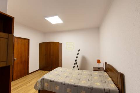 Apartamento T3, no centro de Rio Tinto, com 2 frentes, varandas, equipado  mobilado, para arrendar.