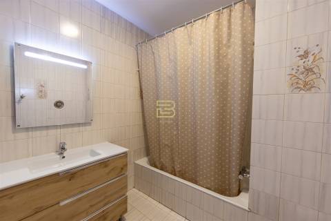 Apartamento T3, no centro de Rio Tinto, com 2 frentes, varandas, equipado  mobilado, para arrendar.