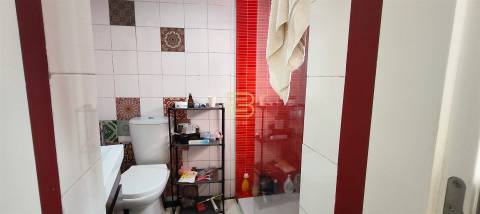 Apresentamos moradia dúplex tipologia T3 nas margens do Douro