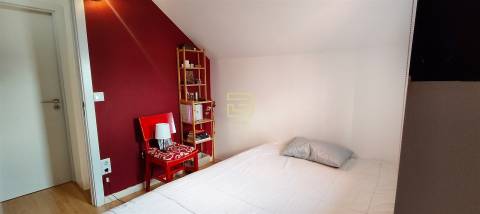 Apresentamos moradia dúplex tipologia T3 nas margens do Douro