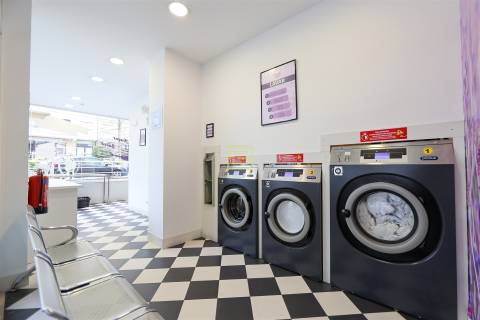 Trespasse de Lavandaria, com Alta Rentabilidade, em Águas Santas, a poucos metros do Continente.