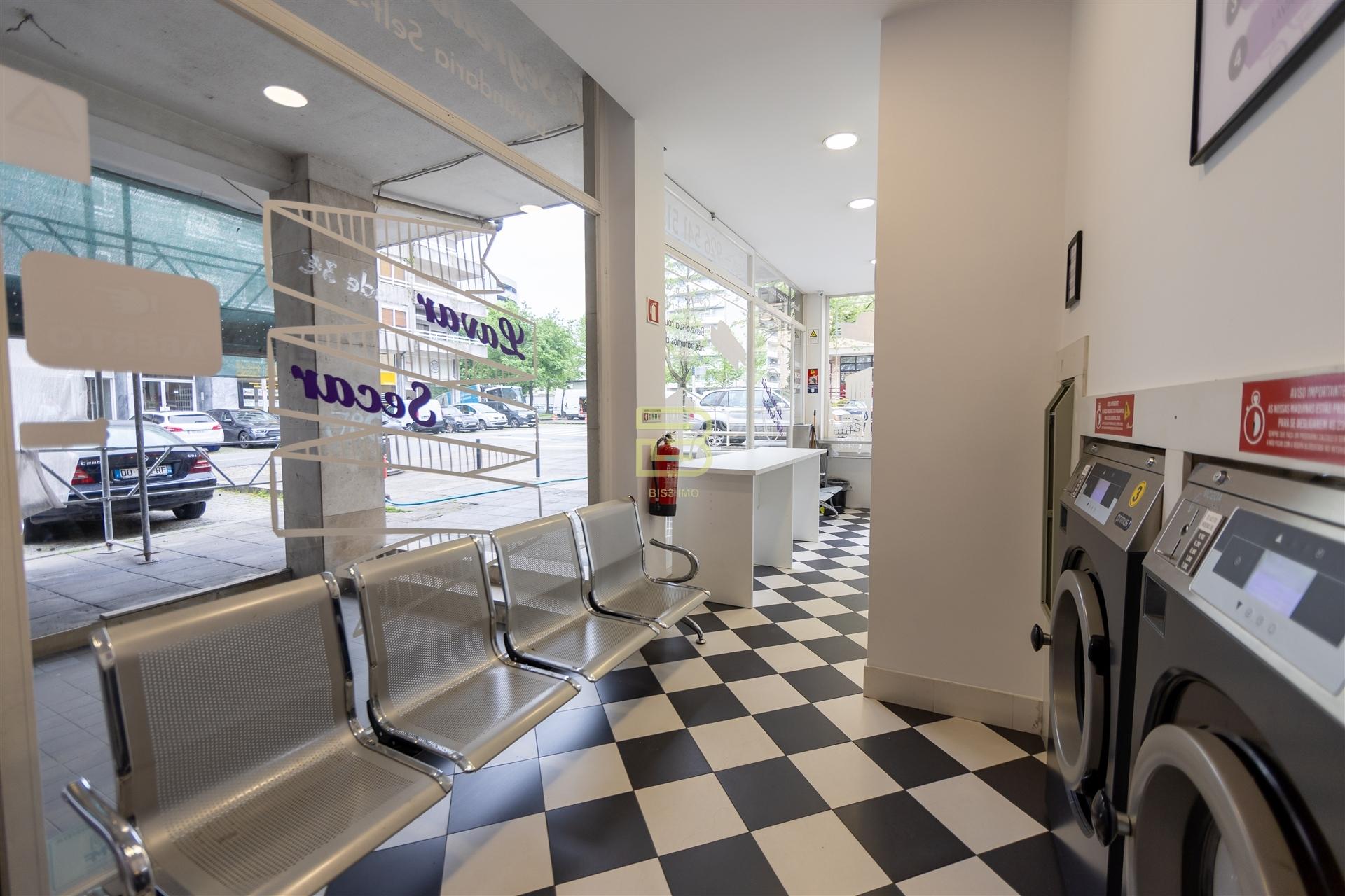 Trespasse de Lavandaria, com Alta Rentabilidade, em Águas Santas, a poucos metros do Continente.