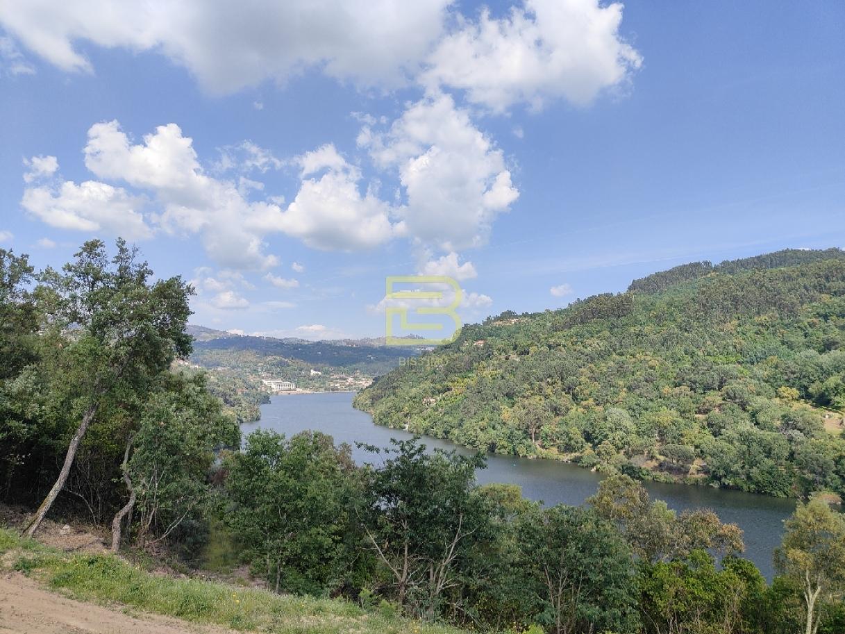 TERRENO MISTO com 28 588m2 com VISTA permanente para o RIO em Paços de Gaiolo, Marco de Canaveses