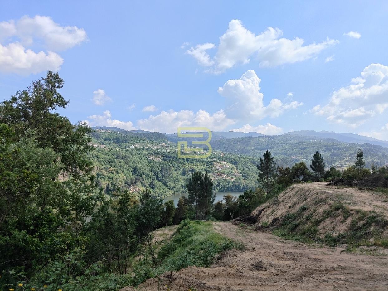 TERRENO MISTO com 28 588m2 com VISTA permanente para o RIO em Paços de Gaiolo, Marco de Canaveses