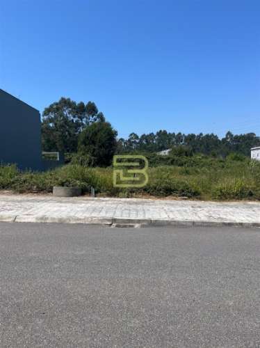 DOIS LOTES de TERRENO URBANO para construção, com ÁREA TOTAL de 481m², zona residencial em Ermesinde