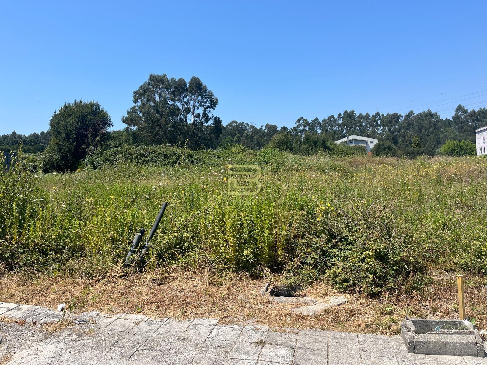 DOIS LOTES de TERRENO URBANO para construção, com ÁREA TOTAL de 481m², zona residencial em Ermesinde