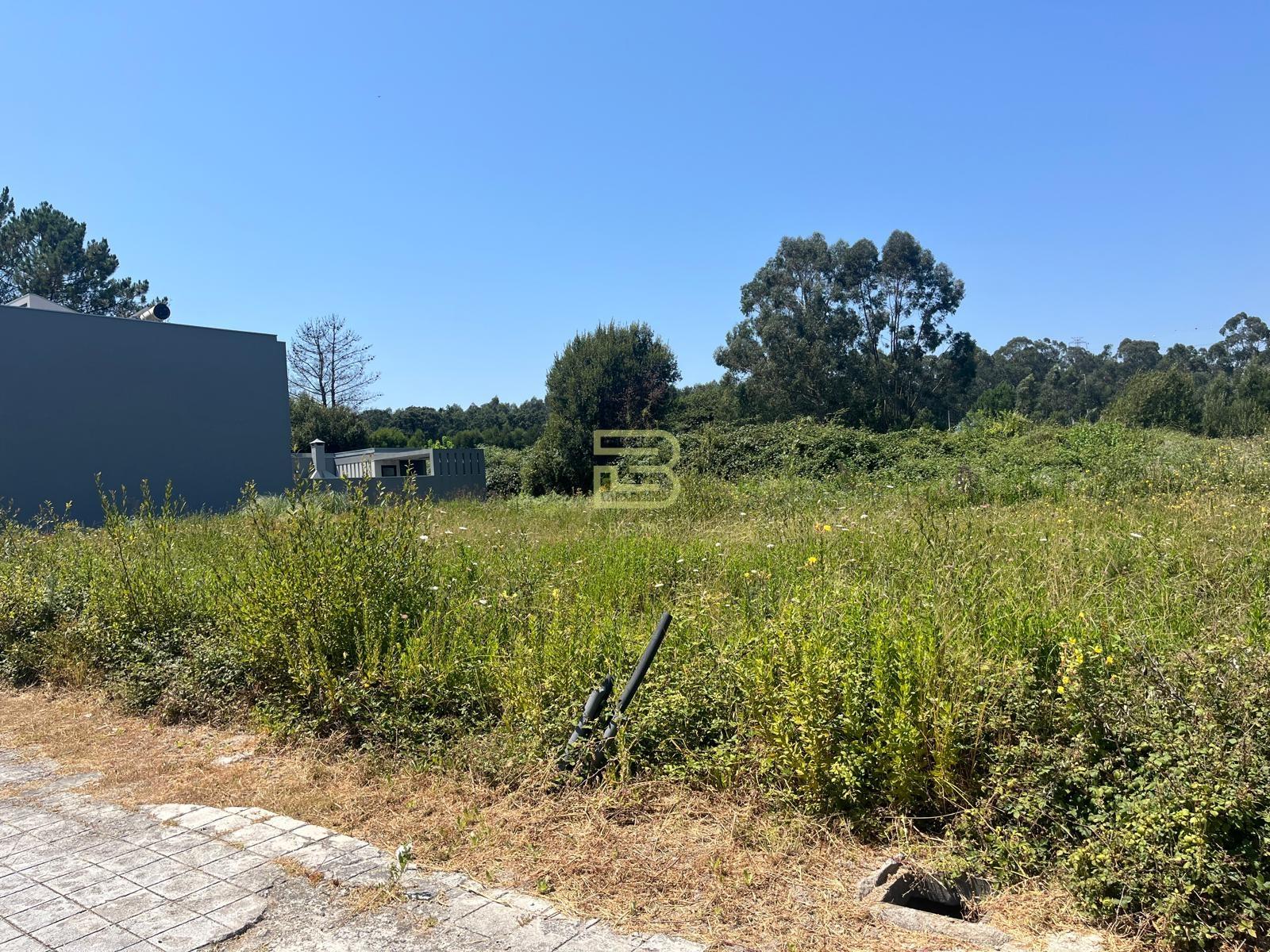 DOIS LOTES de TERRENO URBANO para construção, com ÁREA TOTAL de 481m², zona residencial em Ermesinde