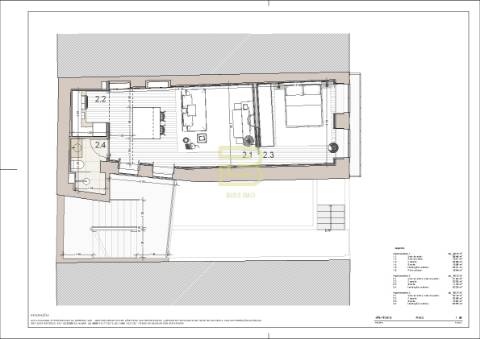 Apartamento T1 renovado pelo atelier Martina Arquitectura na tradicional Travessa de São Víctor.